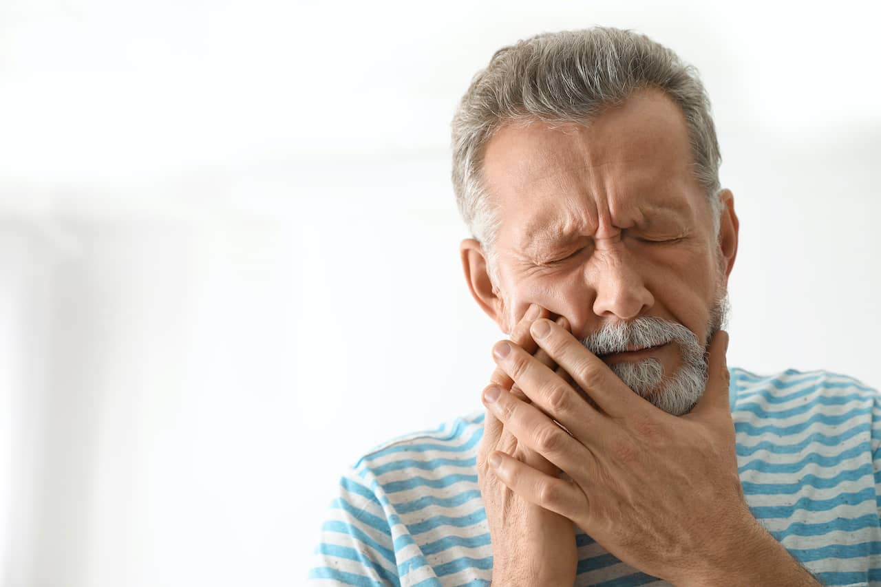 زخم لثه ناشی از پروتز مصنوعی 